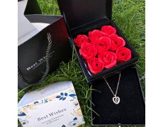 Набір мильних троянд Best Wishes 9 штук у чорній подарунковій коробці з кулоном